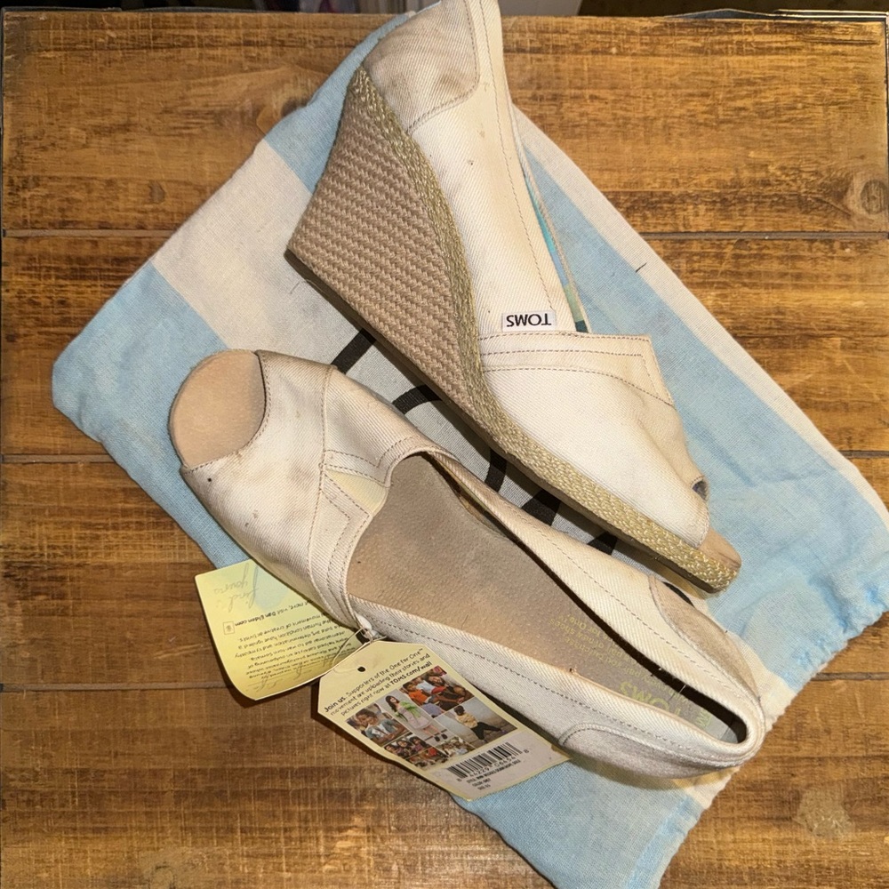 TOMS Grey washed Patterned Wedge
